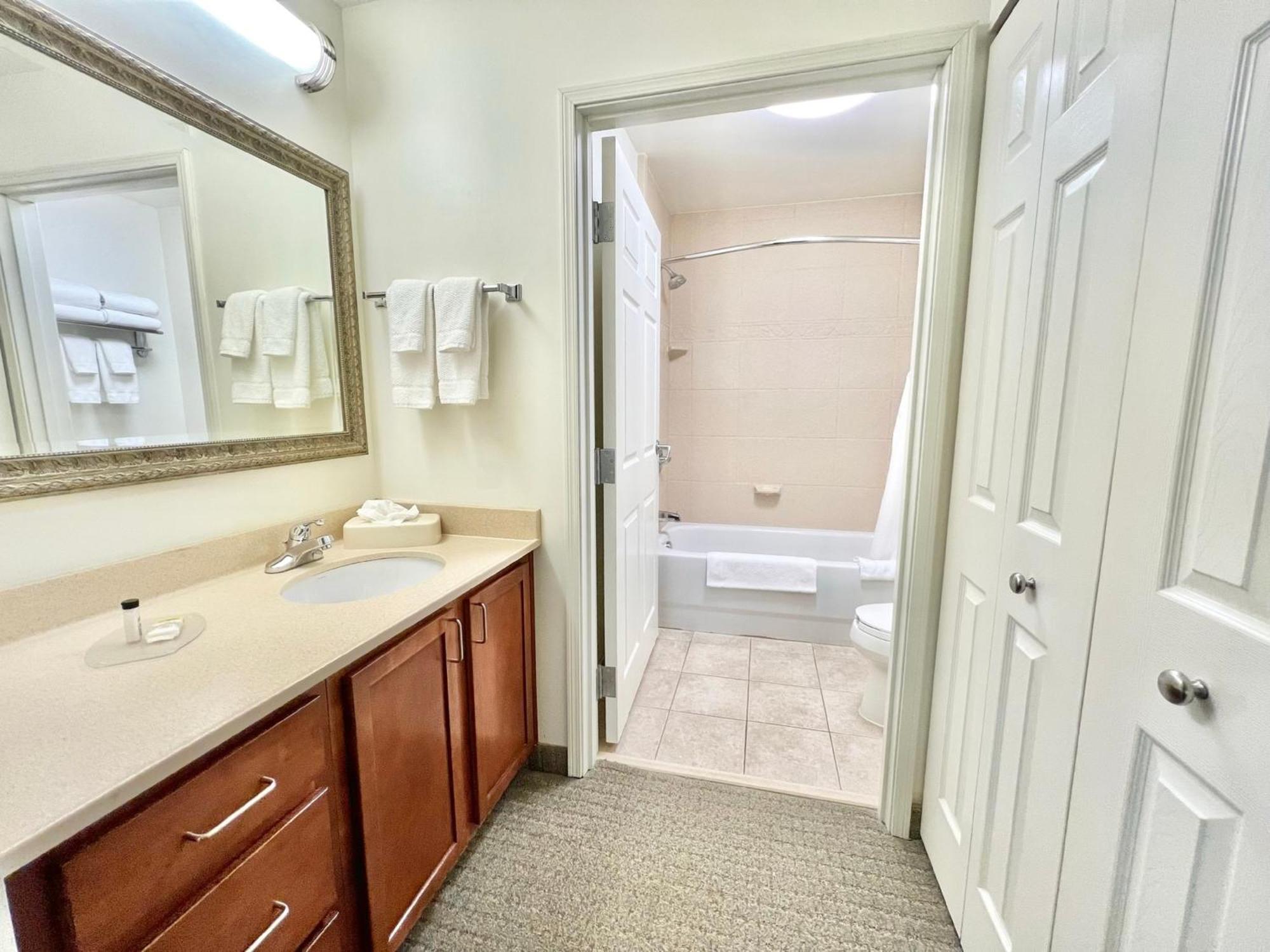 Staybridge Suites Detroit-Novi By Ihg Bagian luar foto