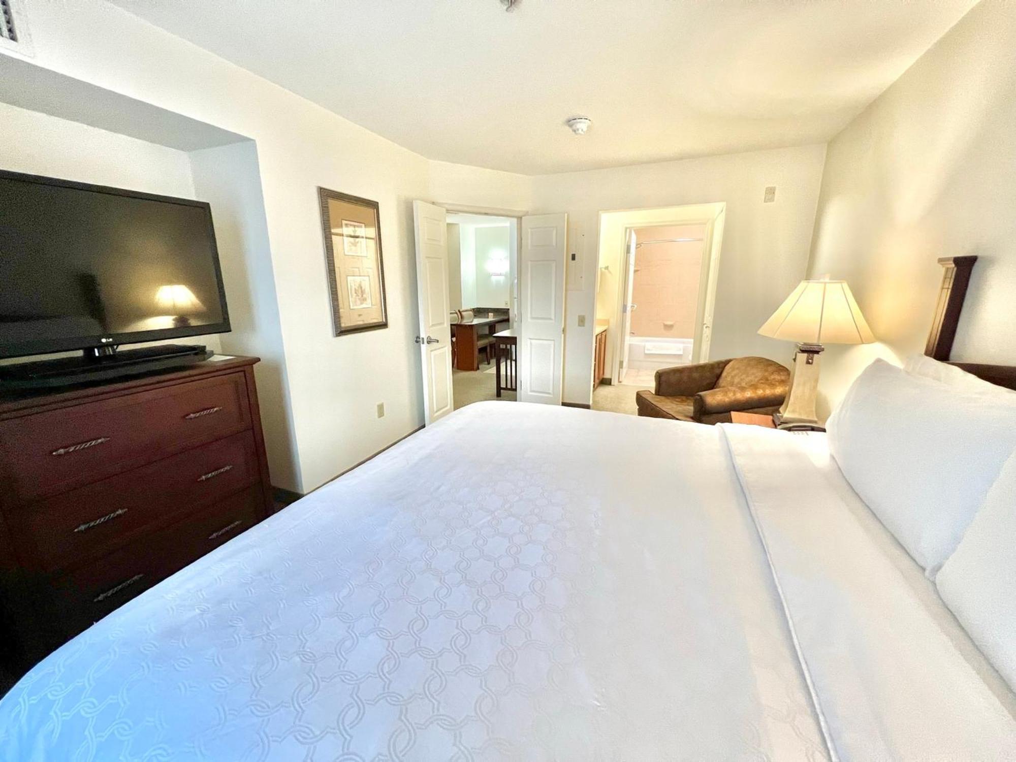 Staybridge Suites Detroit-Novi By Ihg Bagian luar foto
